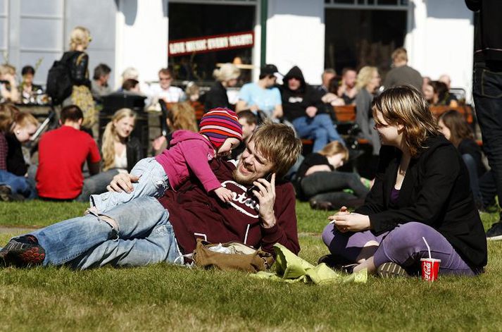 Íslendingar eru næst hamingjusamasta þjóð heims að mati OECD. Lífskjör þykja hins vegar betri í fimmtán öðrum löndum.