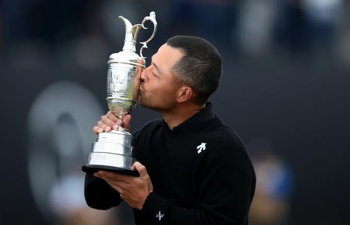 Xander Schauffele hrósaði sigri á The Open í fyrra