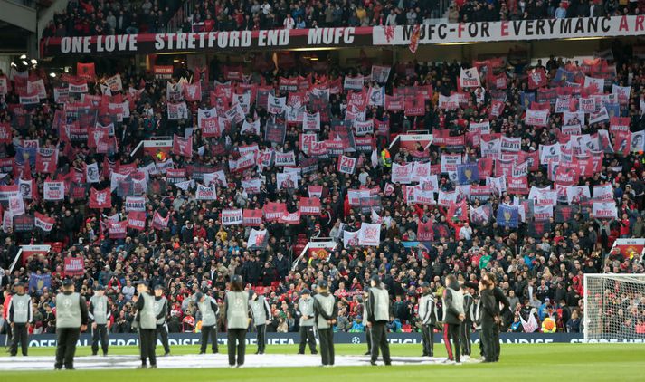 Old Trafford er stærsti félagsliðavöllur á Englandi og því er almennt mestur fjöldi áhorfenda á leikjum Manchester United