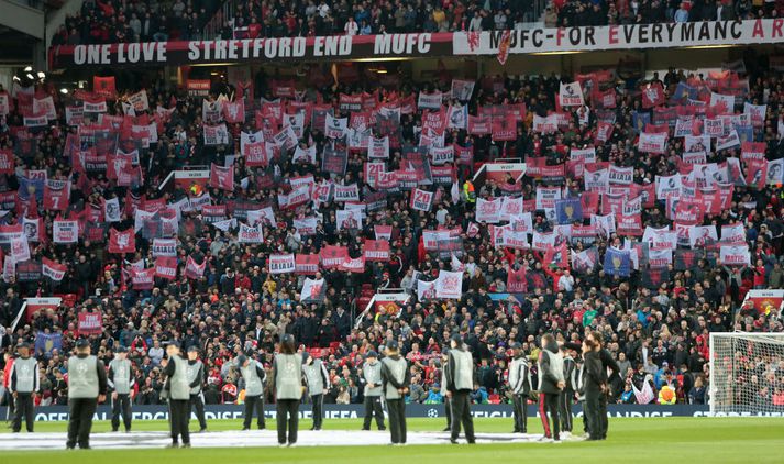 Old Trafford er stærsti félagsliðavöllur á Englandi og því er almennt mestur fjöldi áhorfenda á leikjum Manchester United