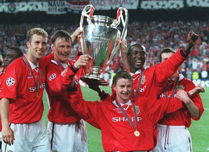 Teddy Sherringham fagnar sigri í Meistaradeildinni 1999 með þeim Nicky Butt, Ole Gunnar Solskjær og Dwight Yorke. United liðið var þá að vinna sinn þriðja stóra titil á tíu dögum.