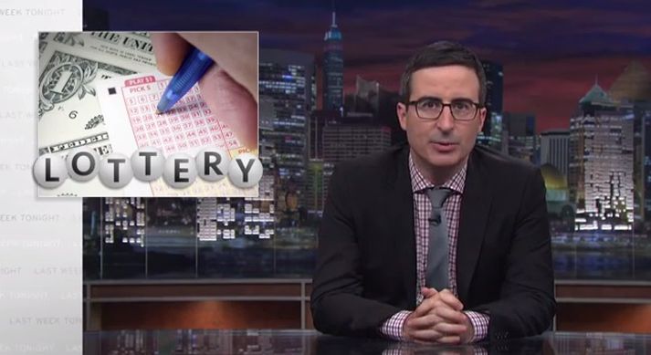 John Oliver fer áhugaverðar leiðir í fréttaskýringum sínum.