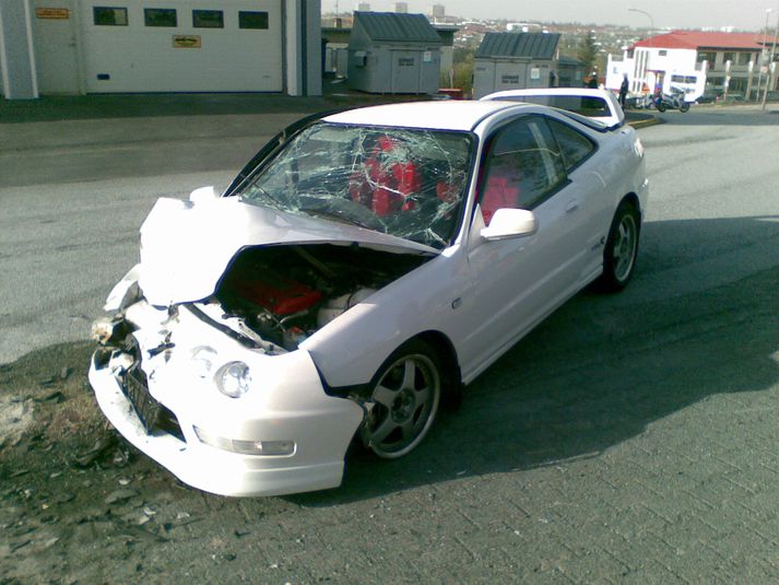 Bílarnir eru illa útleiknir. Mynd/ Björn Sigurðsson.