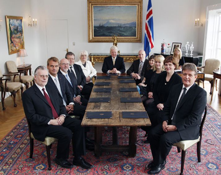 Ríkisstjórn Íslands ásamt Ólafi Ragnari Grímssyni forseta.