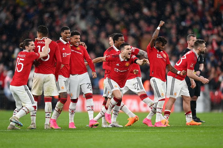 Leikmenn Manchester United fagna sæti í úrslitum ensku bikarkeppninnar.