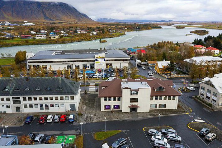 Garðar segir lögreglumenn og sjúkraflutningamenn á vettvangi.