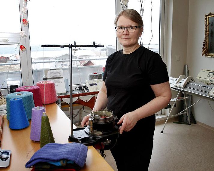 Ósk Óskarsdóttir  heldur úti prjónavélaklúbbi á Facebook. 