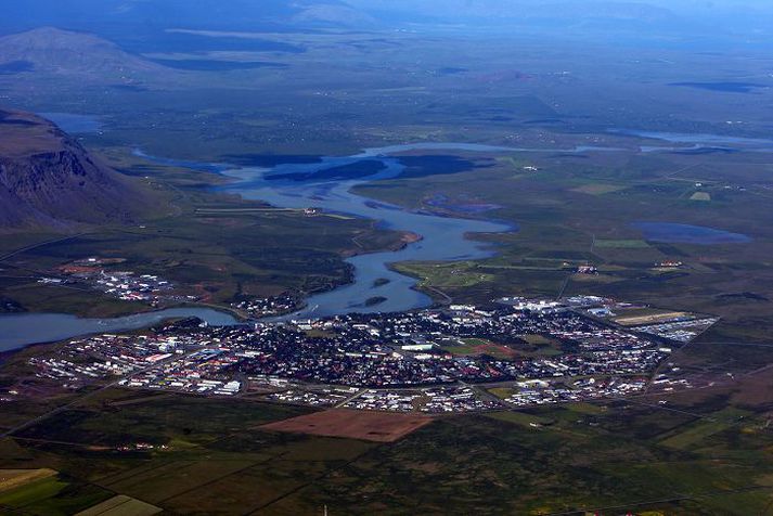Selfoss er stærsti verslunarstaður Suðurlands og gæti orðið til umfjöllunar hjá N4 ef sveitarfélagið Árborg greiðir sjónvarpsstöðinni uppsett verð.