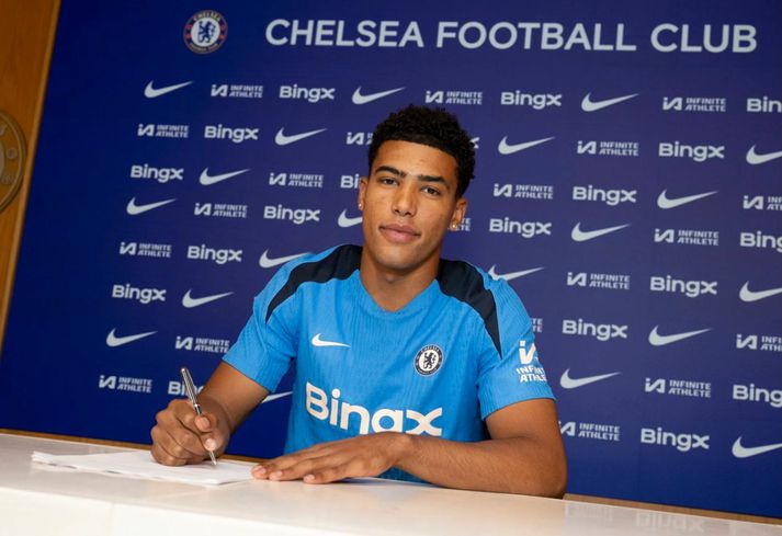 Caleb Wiley skrifar undir langtímasamning við Chelsea.