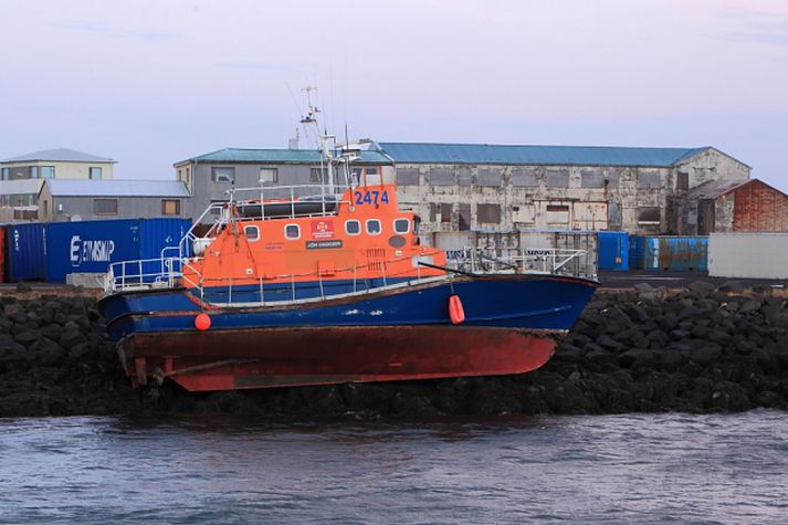 Skipið í fjörunni í Njarðvíkurhöfn