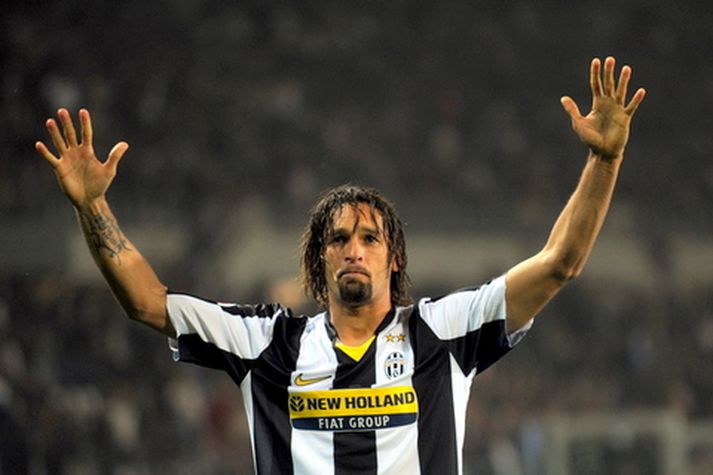 Amauri fagnar marki í leik með Juventus.