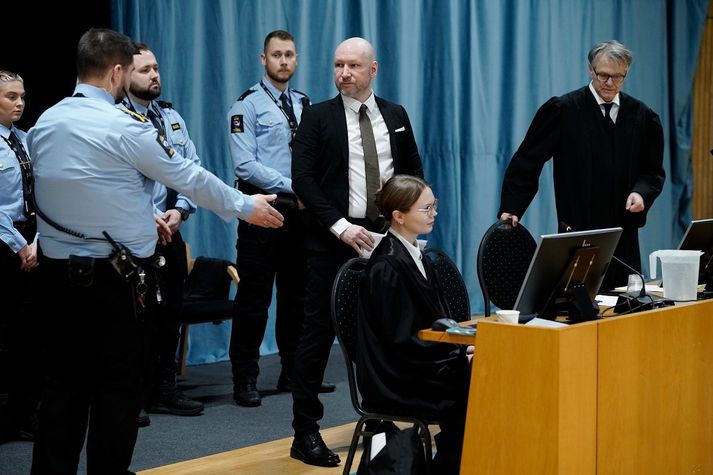 Anders Behring Breivik í dómsal í morgun.