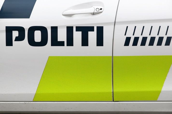 Árásarmannsins er enn leitað.