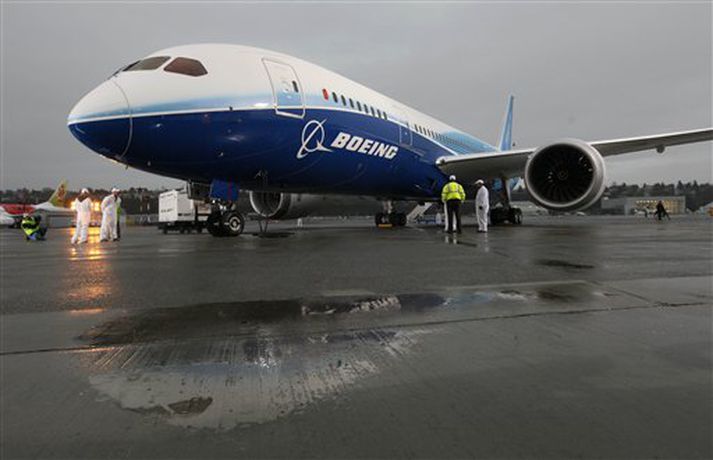 Boeing 787 eftir fyrsta flug. Hún er óneitanlega straumlínulöguð og rennileg.