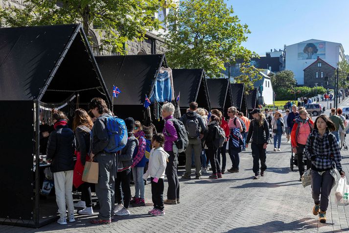 Mannlíf á sumardegi í Reykjavík.