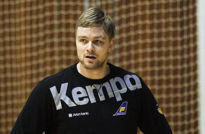 Aron fær lengri tíma til þess að gróa sára sinna.