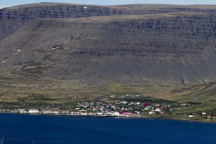 Frá Tálknafirði. Sjókvíaeldi Dýrfisks hefur höfuðstöðvar á Tálknafirði og eru áform um stóraukið sjókvíaeldi á næstu árum.
