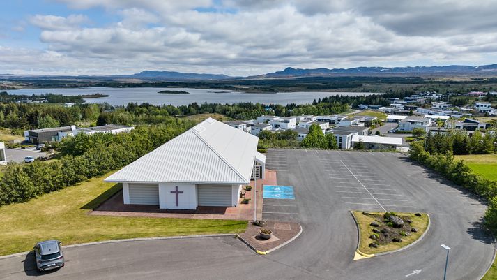 Fríkirkjan Kefas stendur við Fagraþing 2a í Kópavogi.