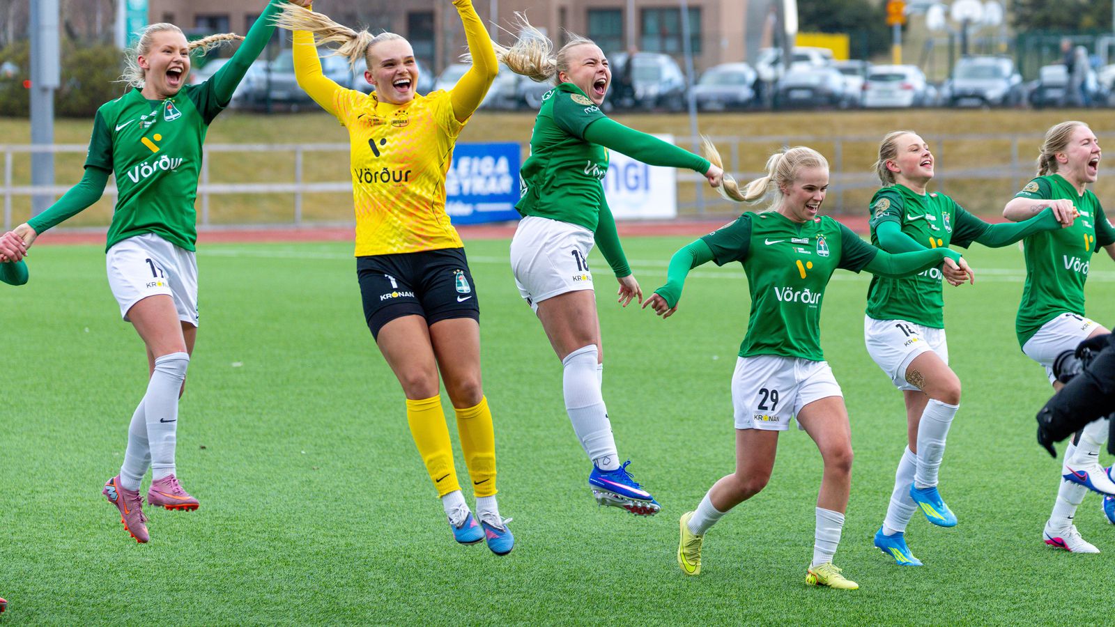 Endurheimta Blikar toppsætið?