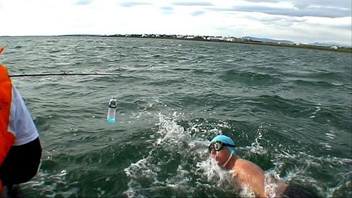 Benedikt Hjartarson er lagður af stað í Ermasund .