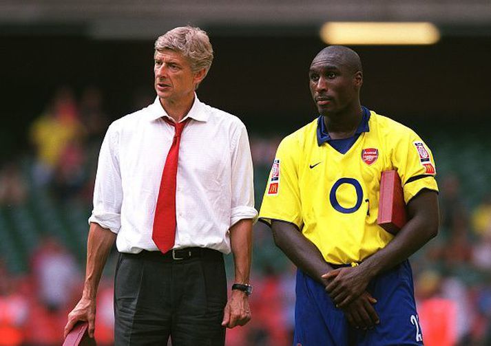 Campbell og Wenger eftir leik Arsenal og Man. United í leiknum um Samfélagsskjöldinn árið 2003.