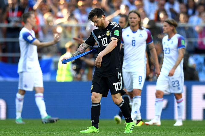 Lionel Messi var svekktur eftir síðasta leik sinn á móti Íslandi á HM í Rússlandi 2018 þar sem hann lét Hannes Þór Halldórsson verja frá sér víti.