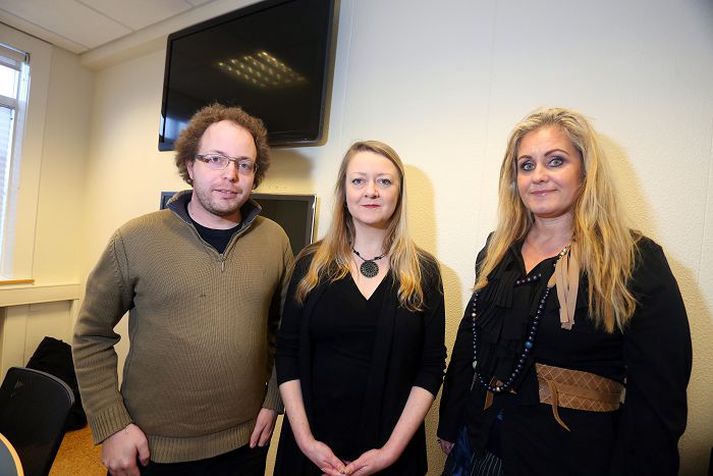 Annie Machon, fyrir miðju, ásamt Smára McCarthy og Elfu Ýr Gylfadóttur, fulltrúum í stýrihópnum.