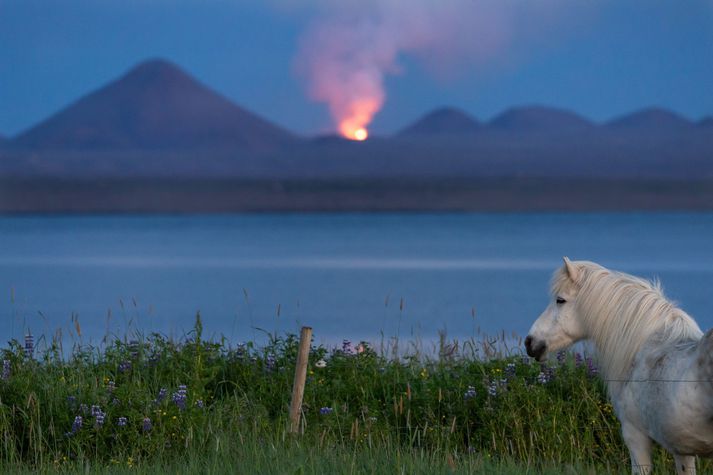 Eldgosið úr fjarska.