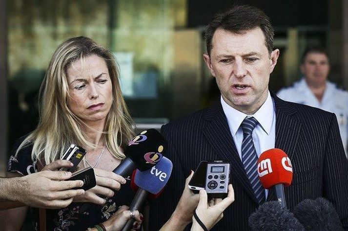 Kate og Gerry McCann segjast aldrei ætla að gefast upp á leitinni að dóttur sinni. Myndin er tekin árið 2014, eftir réttarhöld gegn Goncalo Amaral, lögreglumanni sem tók þátt í rannsókn á hvarfi Madeleine í Portúgal árið 2007.
