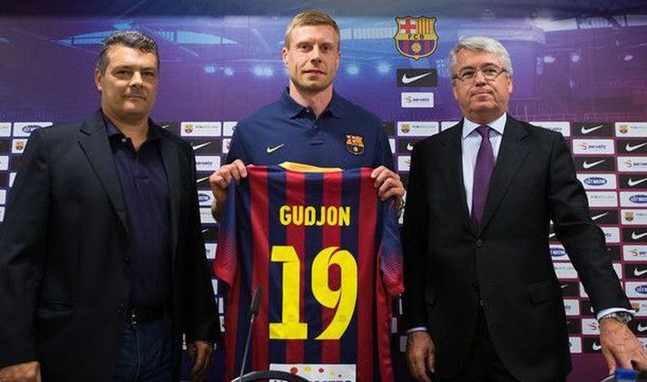 Guðjón Valur er hann skrifaði undir samning hjá Barcelona.