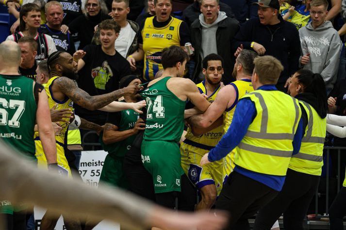 Upp úr sauð í leik Grindavíkur og Njarðvíkur á fimmtudaginn.