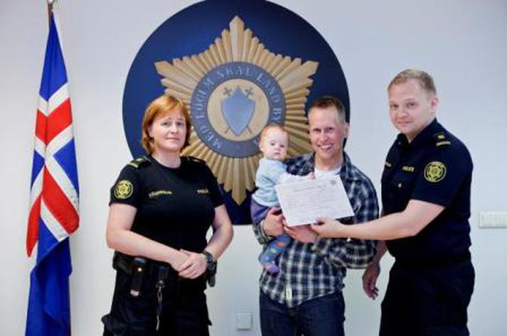 Myndin var tekin þegar Bylgja Hrönn Baldursdóttir og Guðmundur Ingi Rúnarsson afhentu Hermanni Páli og Stellu Líf styrkinn.