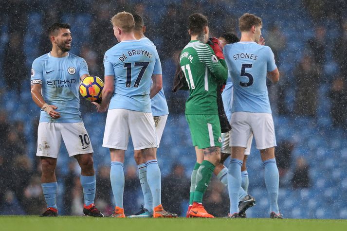 Sergio Aguero hafði ástæðu til að brosa eftir leikinn á móti Leicester.