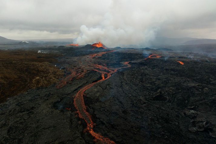 Svona er staðan á gosstöðvunum einum sólarhring síðan eldgosið hófst.