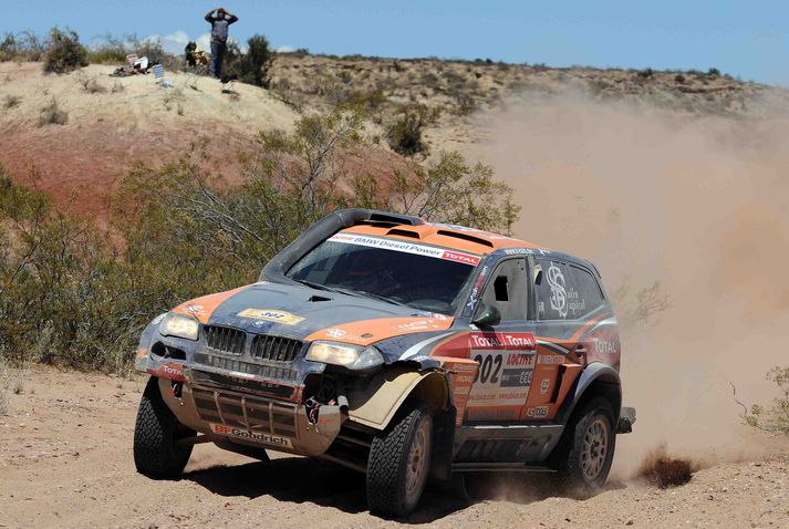 BMW var í forystu í Dakar rallinu, en forystumanninum var vísað úr leik fyrir að aka ranga akstursleið.
