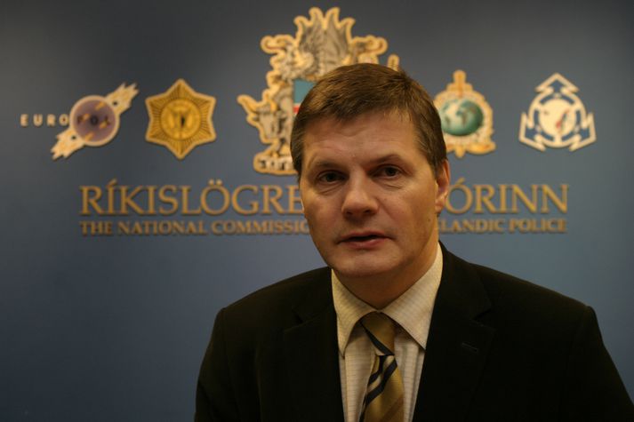 Jón H.B. Snorrason aðstoðarlögreglustjóri neitar að tjá sig um það hvers vegna hann hafi ekki látið greinargerð fara áfram til ríkissaksóknara sem hefði leitt til rannsóknar á yfirmanni í fíkniefnadeild lögreglunnar.