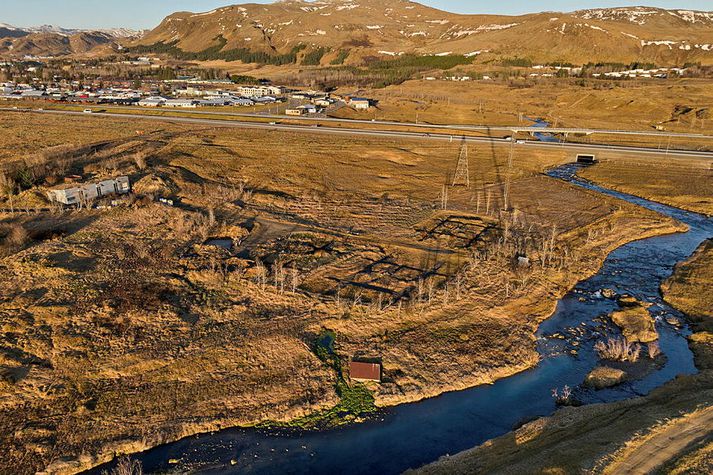 Til stendur að færa þjóðveginn niður fyrir Hveragerði milli Vamár, sem sést hér til hægri, og Kamba.