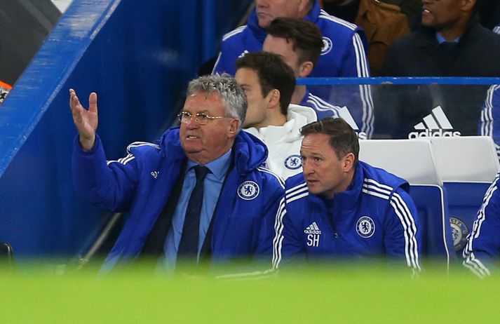 Hiddink á hliðarlínunni í gær.