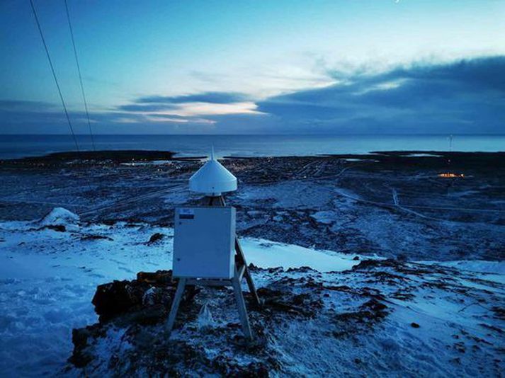 GPS mælir á toppi fjallsins Þorbjarnar.