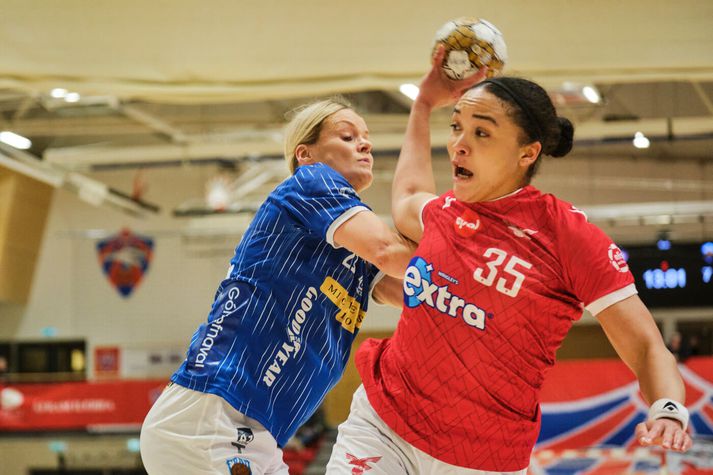 Lovísa Thompson átti góðan leik í dag eins og svo margir leikmenn hjá Valsliðinu.