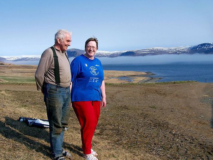 Hreinn og Hildigunnur vonast til þess að meira líf færist í nágrannabæinn á Hrafnseyri.
fréttablaðið/jón Sigurður