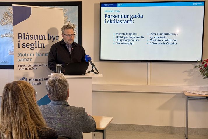 Magnús á fundinum í dag.