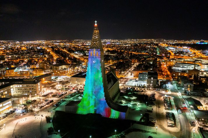 Hallgrímskirkja á Vetrarnótt. Friðartónleikarnir hefjast klukkan 18 á morgun.