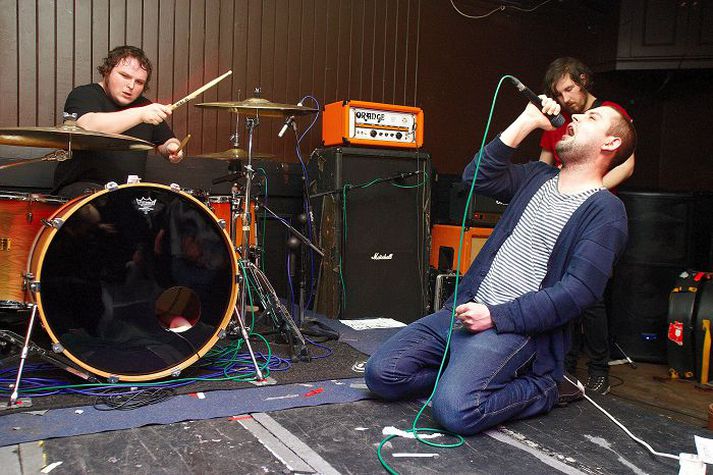 Skoska rokksveitin The Twilight Sad er meðal þeirra hljómsveita sem boðað hafa komu sína á Iceland Airwaves-hátíðina í október. Tilkynnt var um 50 listamenn og hljómsveitir í gær.