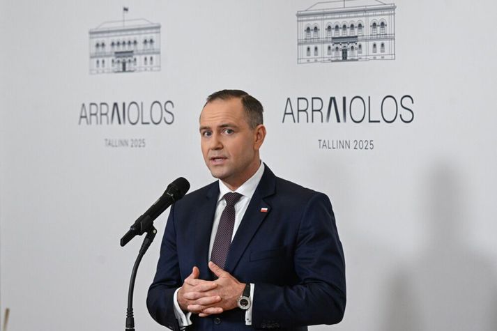 Afnám tekjuskatts fyrir foreldra var eitt af kosningamálum Karol Nawrocki í vor.