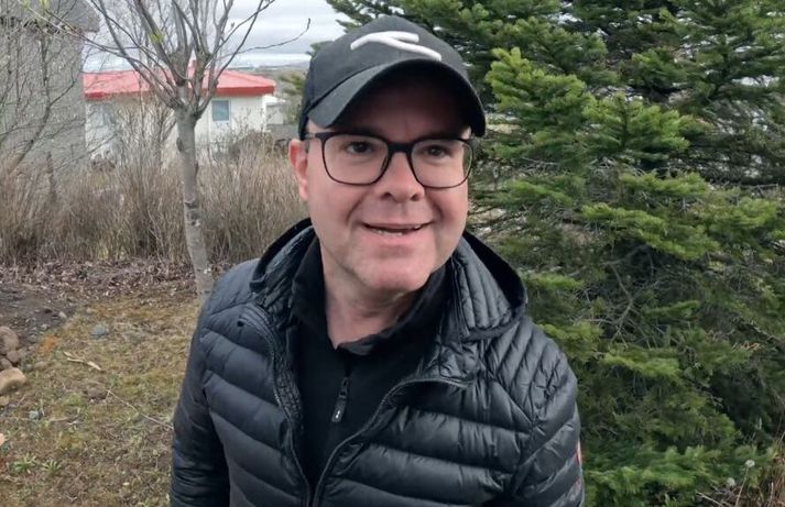 Pétur Jóhann stendur í ströngu í framkvæmdum.