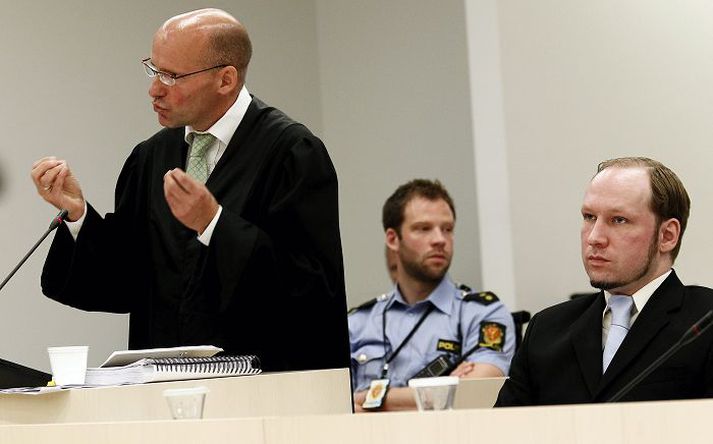 Geir Lippestad krafðist þess fyrir dómi að Breivik yrði sýknaður, en aðalkrafan var samt sem áður að hann yrði metinn sakhæfur. Eftir að Lippestad lauk máli sínu fékk Breivik að ávarpa salinn, og gengu fjölmargir áhorfendur úr salnum áður en hann hóf að tala. nordicphotos/afp