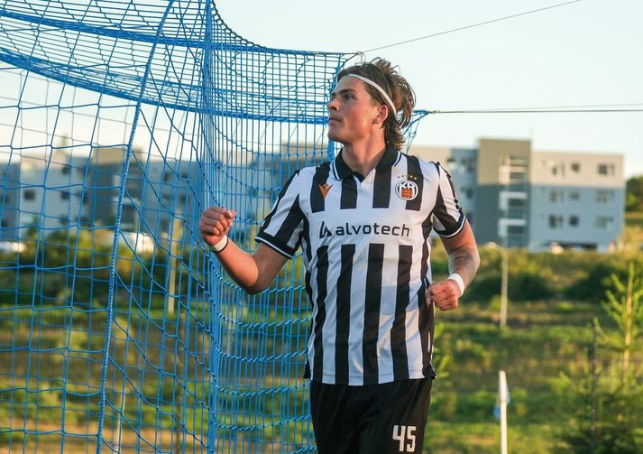 Galdur Guðmundsson fagnar markinu sem hann pottþétt skoraði gegn Fram.