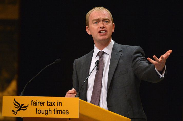 Farron segir tillögur Hammond hagfræðilega heimskulegar.