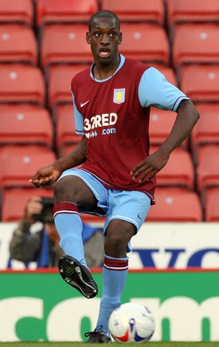 Isaiah Osbourne í leik með Aston Villa.